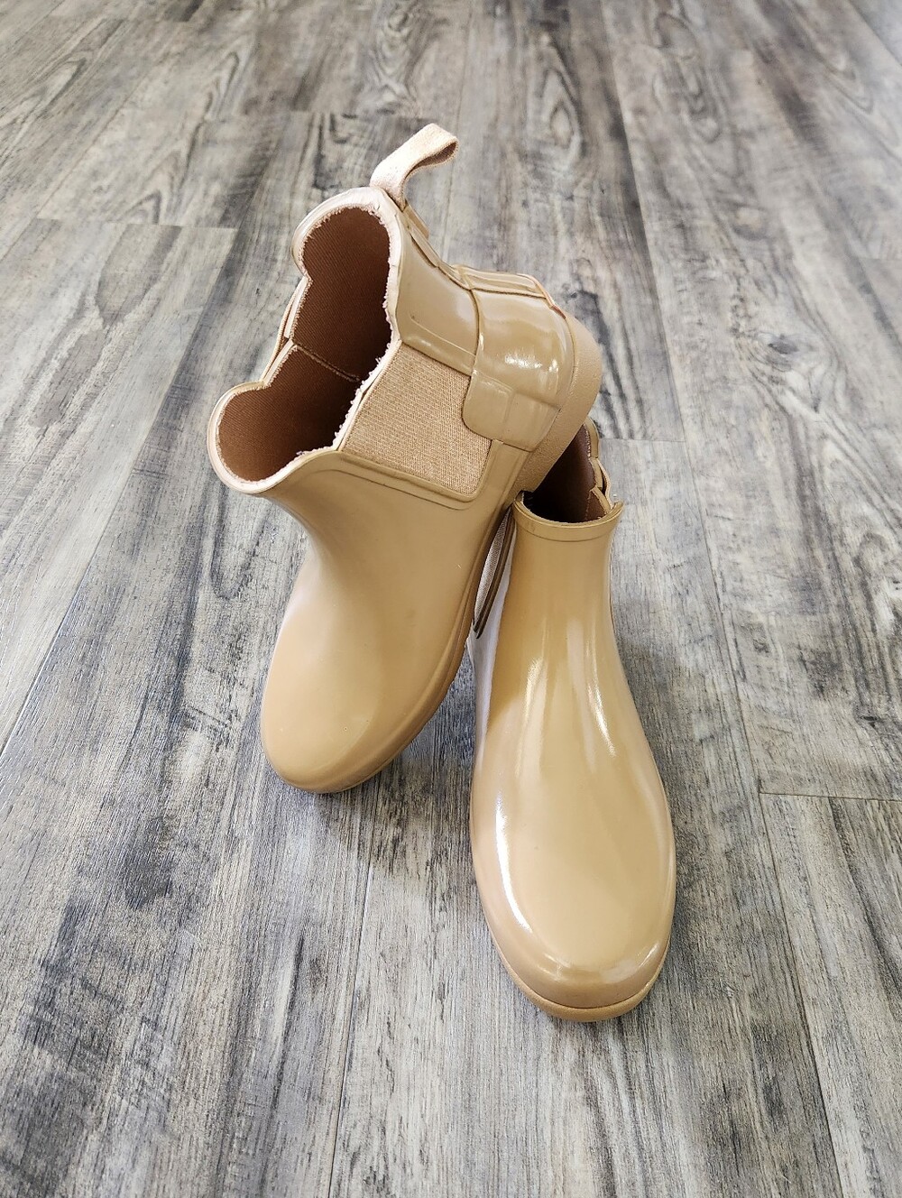 Hunter Refined Wellies Chelsea Ankle Pull On Rain Boots in Beige/Tan NWOT Size 8